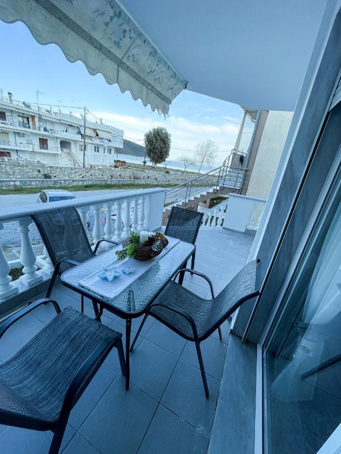 Coastline Apartment Néa Péramos Exteriör bild