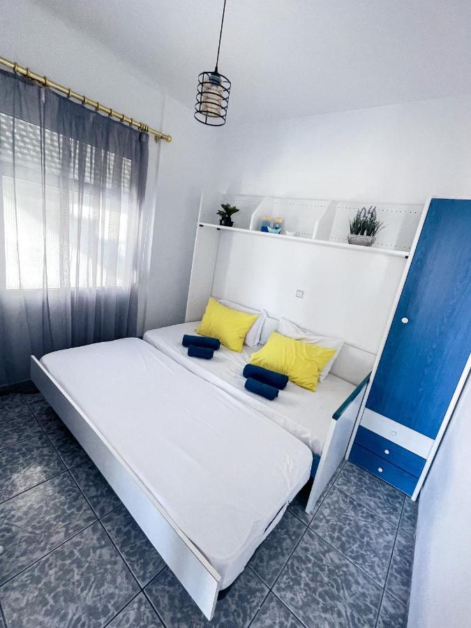 Coastline Apartment Néa Péramos Exteriör bild