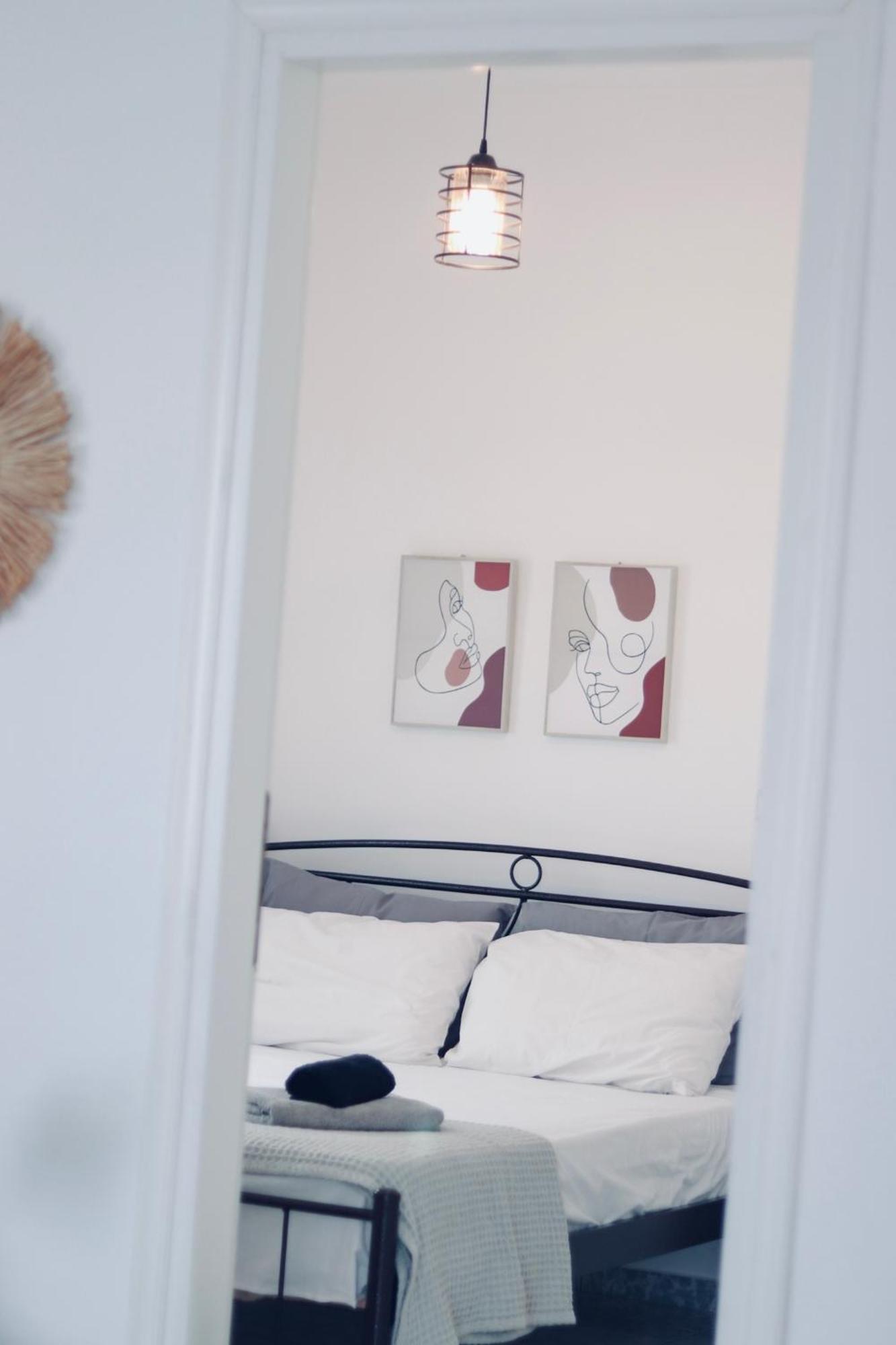 Coastline Apartment Néa Péramos Exteriör bild